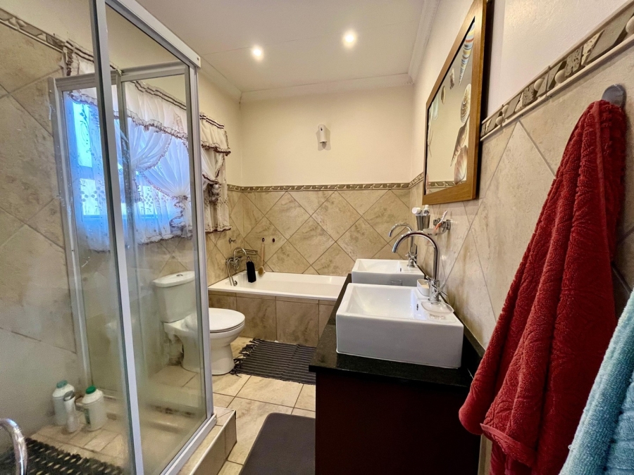 4 Bedroom Property for Sale in Safari Gardens North West